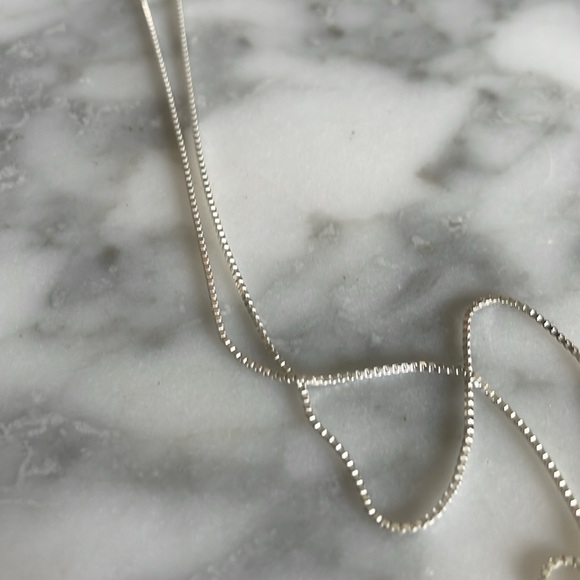 Mother Of Pearl Flower Necklace 925 Sterling Silver - Picture 4 of 5